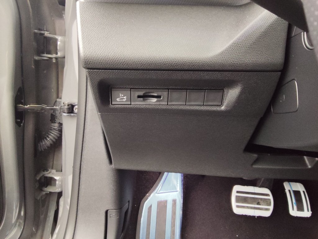 PEUGEOT 308 SW 1.2 HYBRID 136CH GT E-DCS6