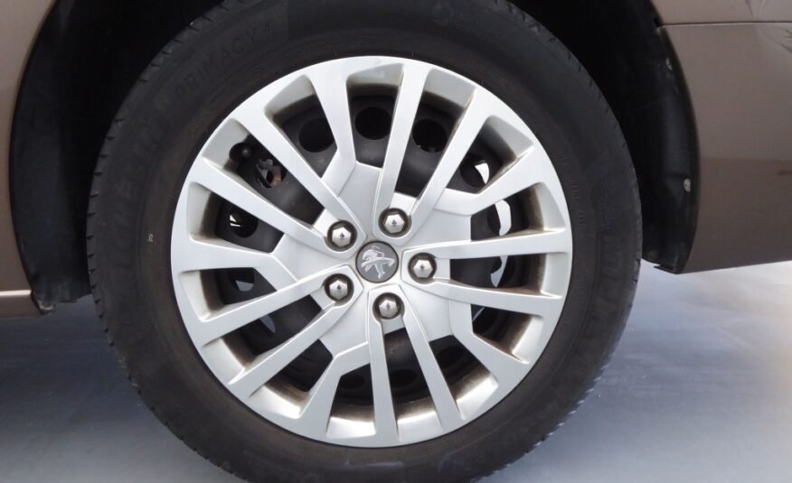 PEUGEOT TRAVELLER 1.5 BLUEHDI 120CH S&S LONG BUSINESS 9 PLACES