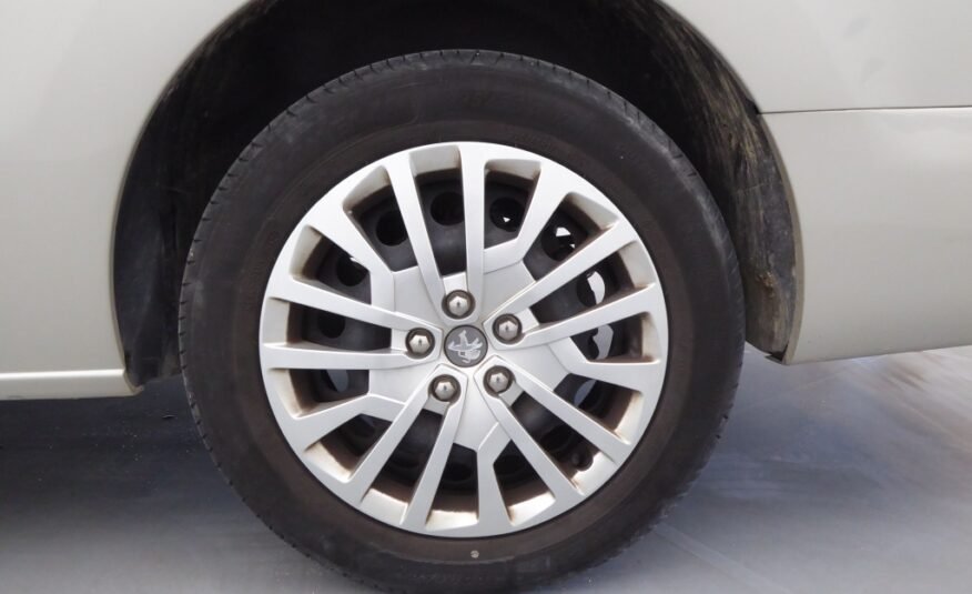 PEUGEOT TRAVELLER 1.5 BLUEHDI 120CH S&S LONG BUSINESS 9 PLACES