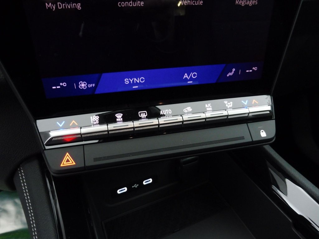 RENAULT AUSTRAL 1.2 E-TECH FULL HYBRID 200CH TECHNO – 24