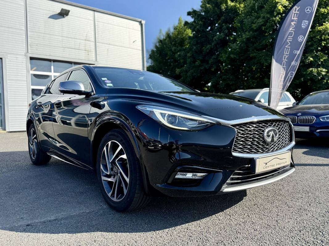 INFINITI Q30 1.6T 122 PREMIUM TECH