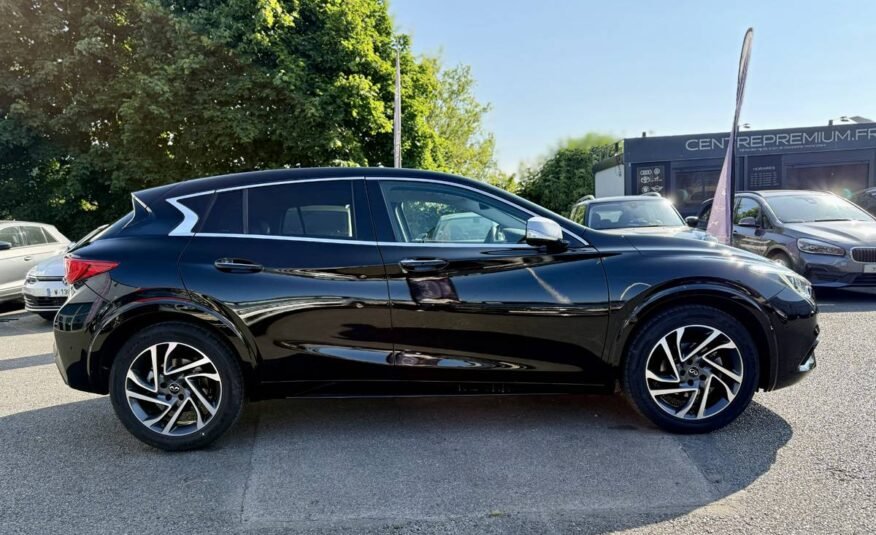 INFINITI Q30 1.6T 122 PREMIUM TECH