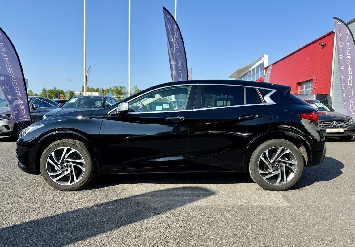 INFINITI Q30 1.6T 122 PREMIUM TECH