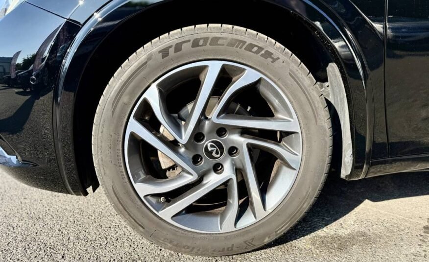 INFINITI Q30 1.6T 122 PREMIUM TECH