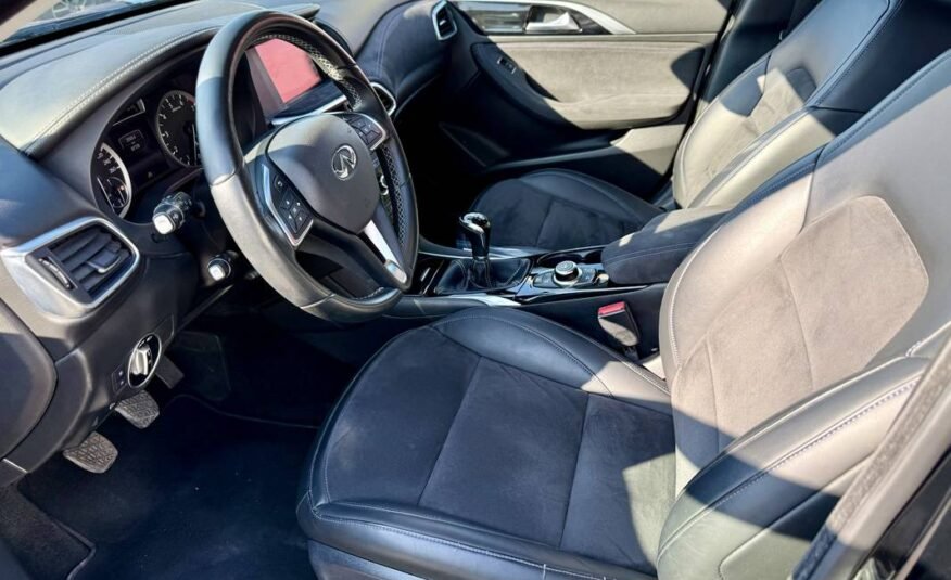 INFINITI Q30 1.6T 122 PREMIUM TECH