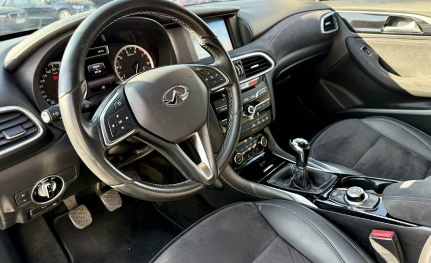 INFINITI Q30 1.6T 122 PREMIUM TECH