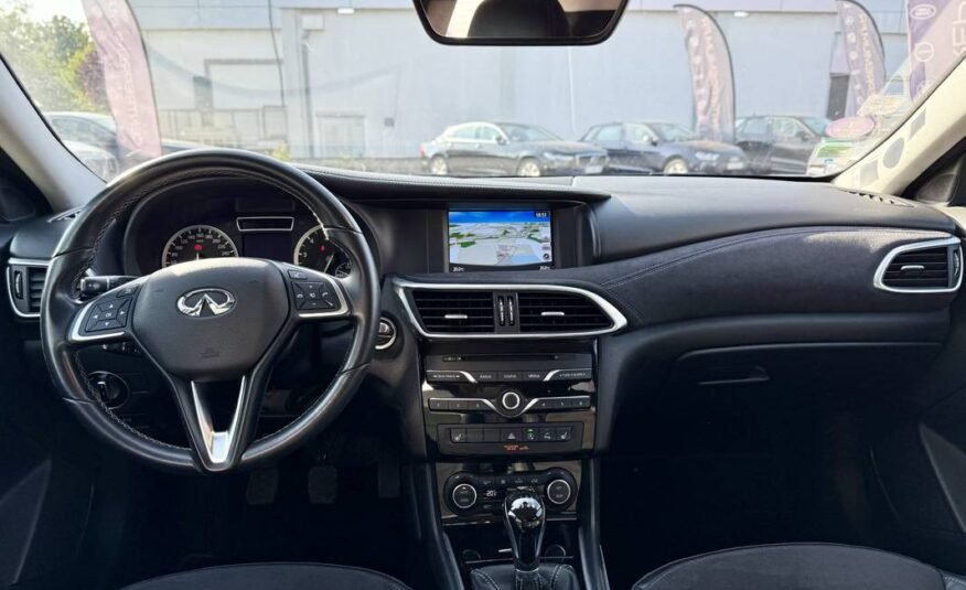 INFINITI Q30 1.6T 122 PREMIUM TECH