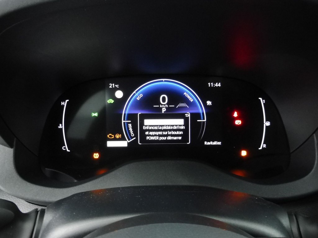 TOYOTA YARIS CROSS 130H DESIGN