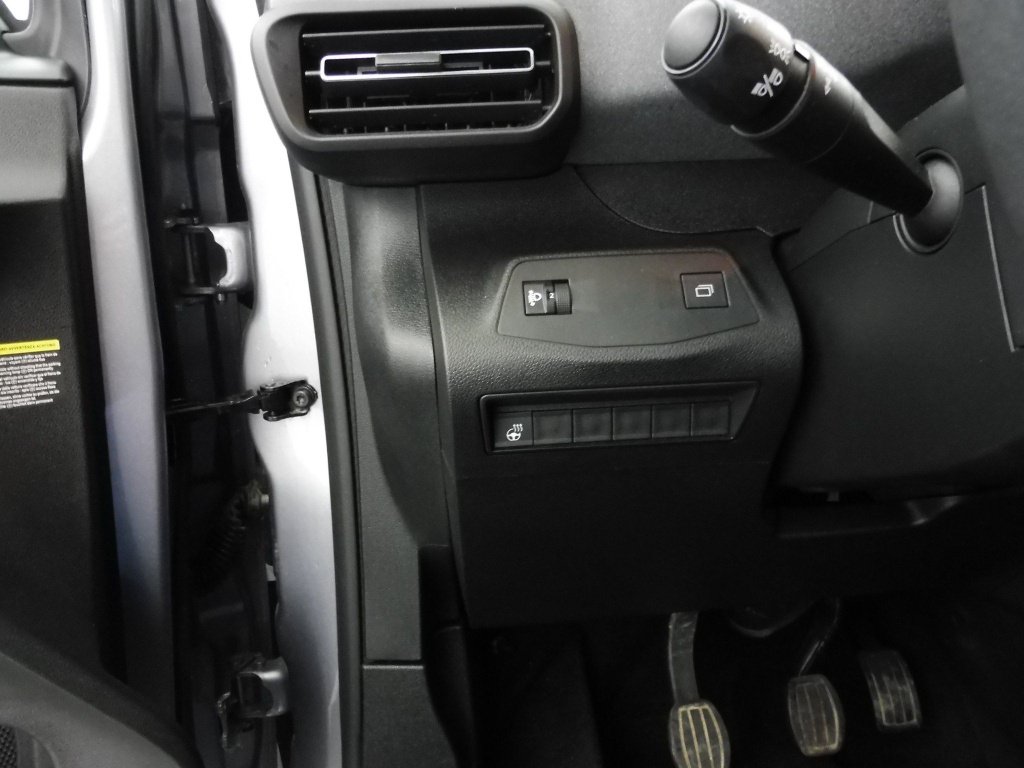 PEUGEOT RIFTER TAILLE M – 1.5 BLUEHDI 100CH S&S ALLURE 5 PLACES