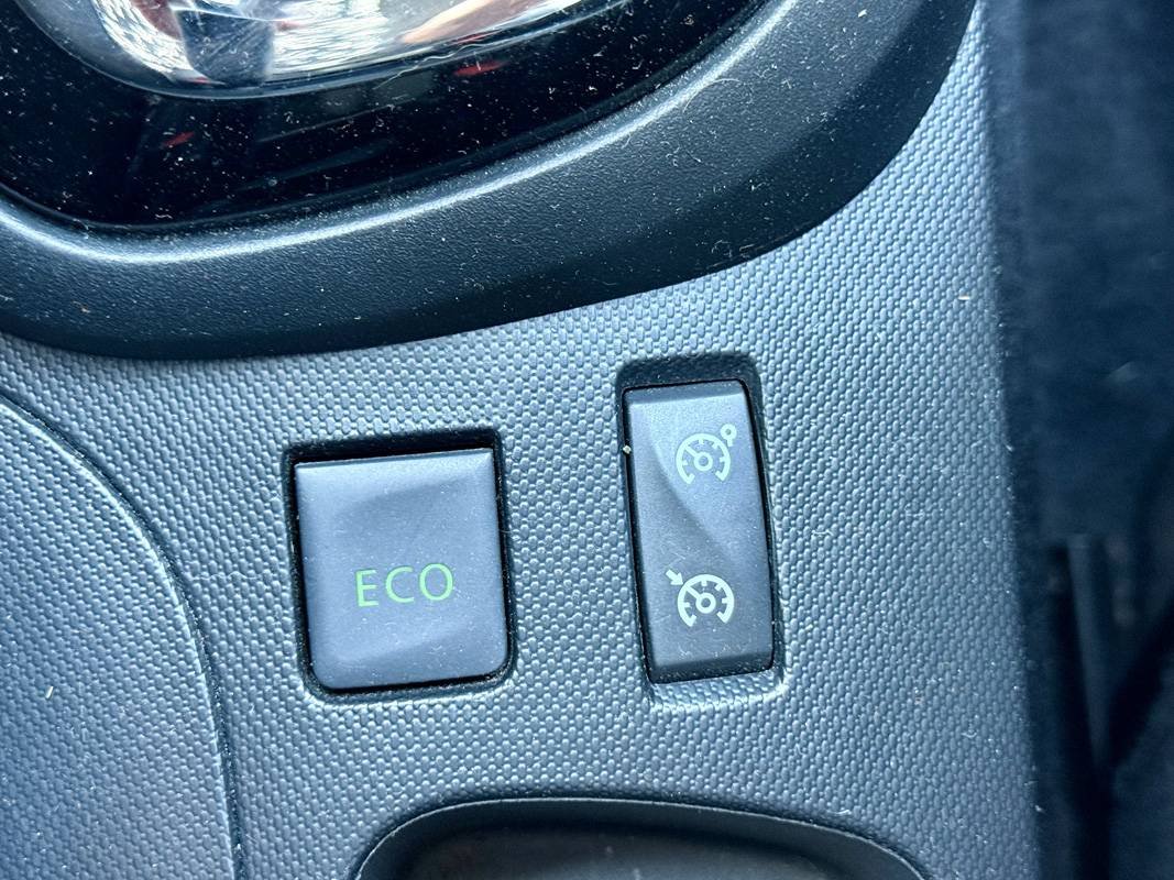 RENAULT CAPTUR 1.2 TCe 120ch Stop&Start energy Intens EDC Euro6 2015 2015