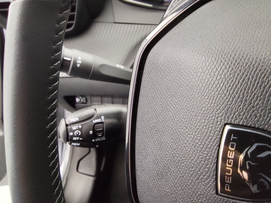 PEUGEOT 208 1.2 100CH S&S ALLURE