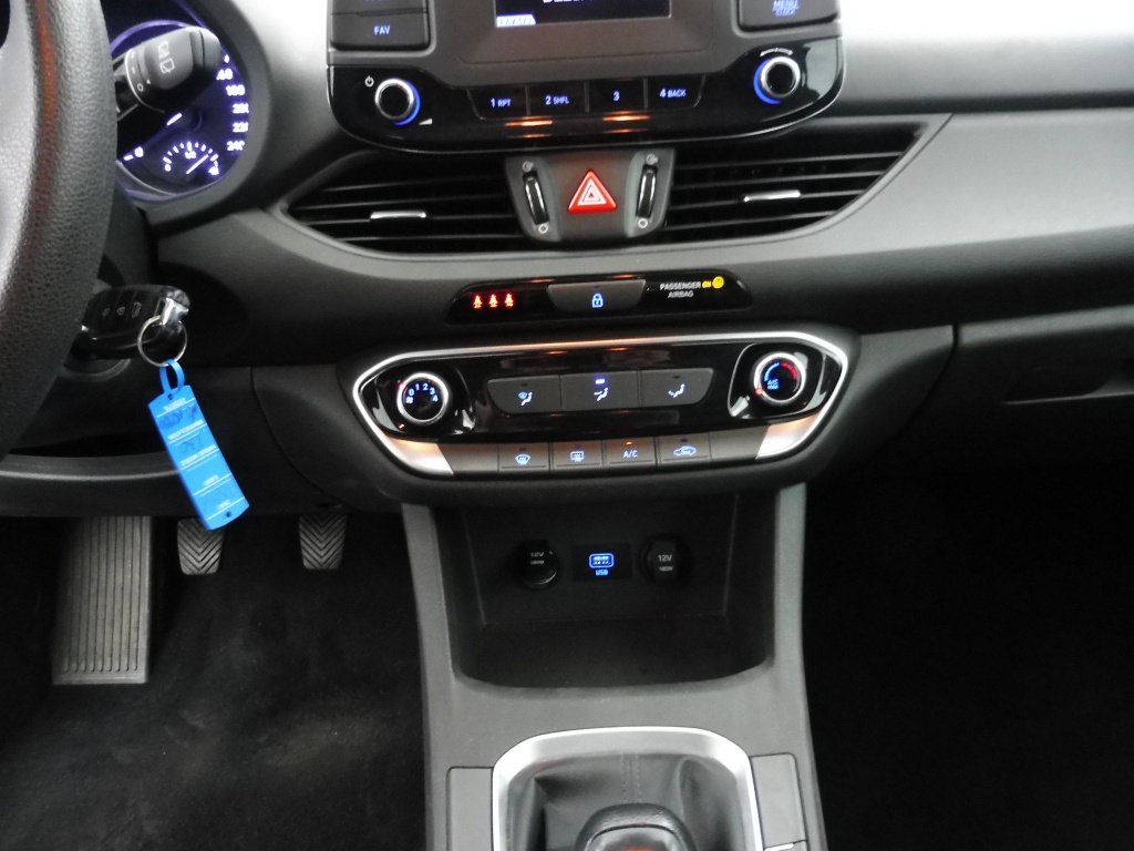 HYUNDAI i30 1.5 DPI 110 CH