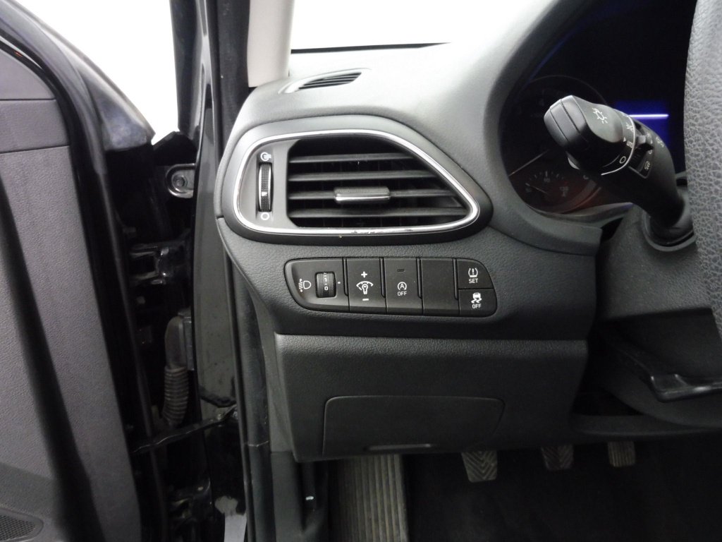 HYUNDAI i30 1.5 DPI 110 CH