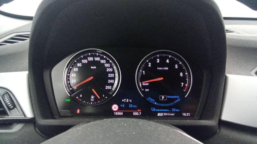 Bmw X1 f48 lci X1 xDrive 25e 220 Lounge+ PDC AR