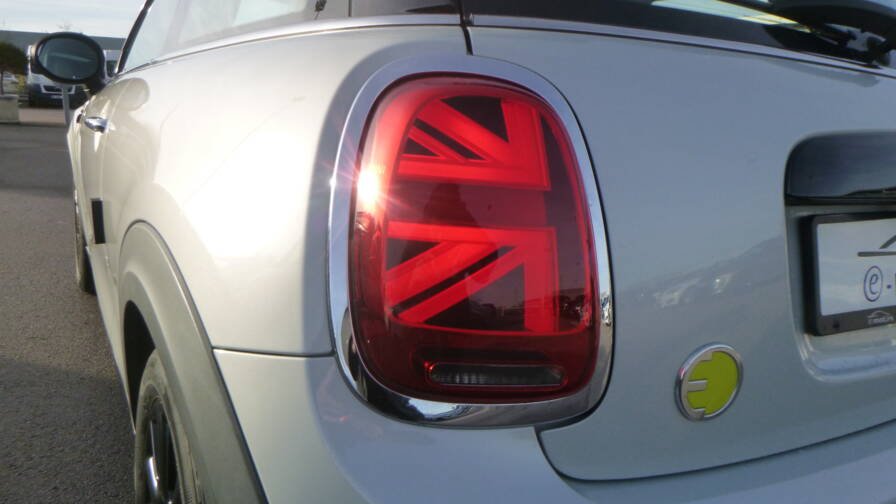 Mini Hatch 3 portes electric f56 bev lci Hatch 3 Portes Cooper SE 184 ch – Edition Camden +Toit