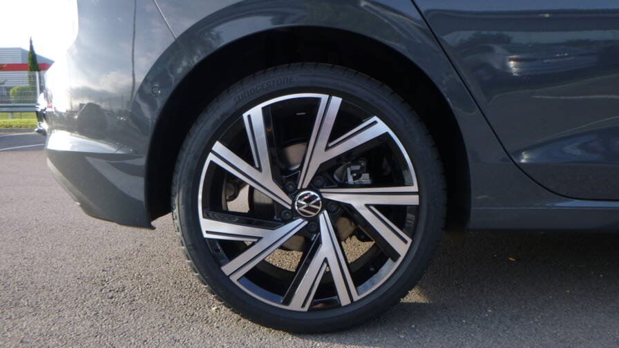 Volkswagen Golf Golf eTSI 150 DSG7 Style + Matrix LED + JA18