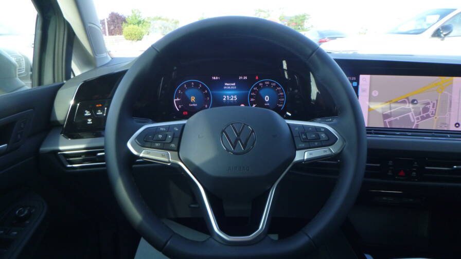 Volkswagen Golf Golf eTSI 150 DSG7 Style + Matrix LED + JA18