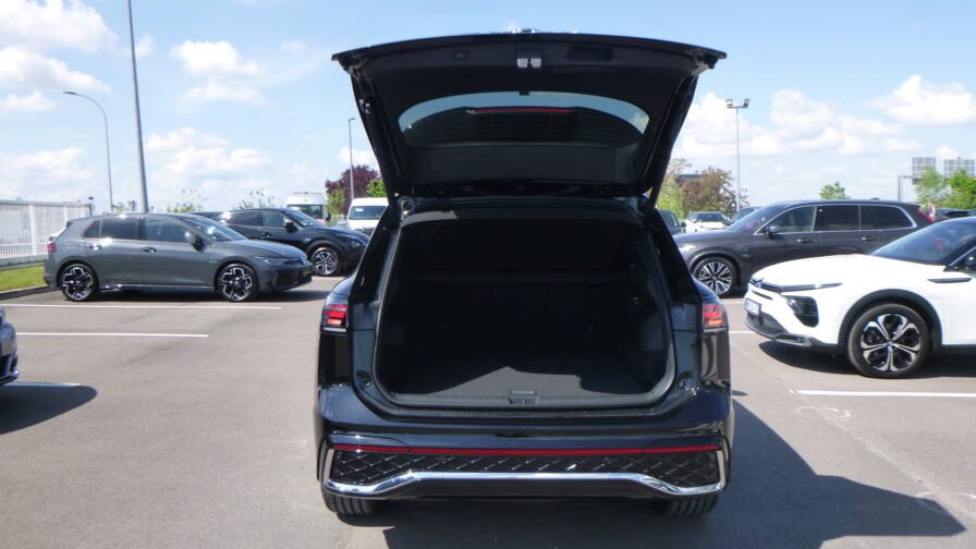 Volkswagen Tiguan Tiguan 2.0 TDI 150ch DSG7 R-Line +Matrix LED +IQ.Drive +Alarme +Toit vitré