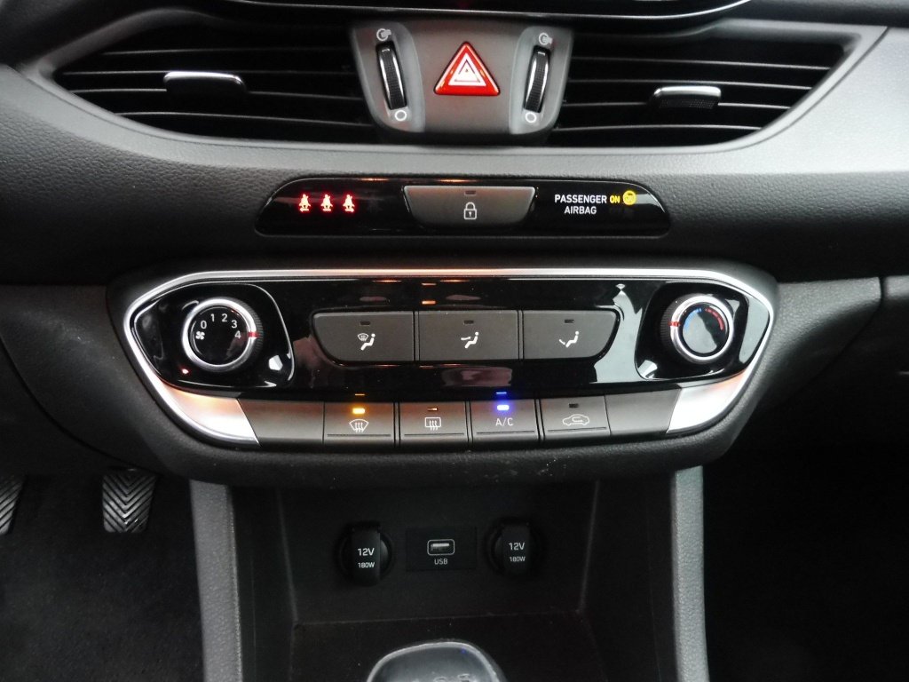 HYUNDAI i30 1.5 DPI 110 CH