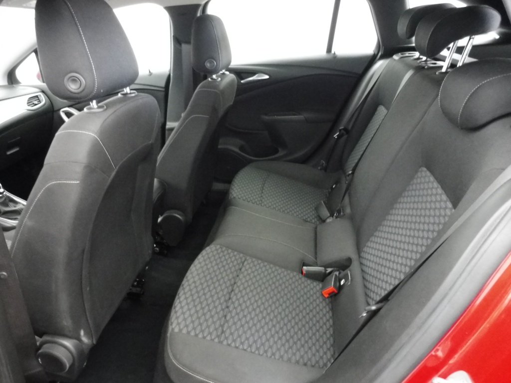OPEL Astra ST 1.2 130edition pack