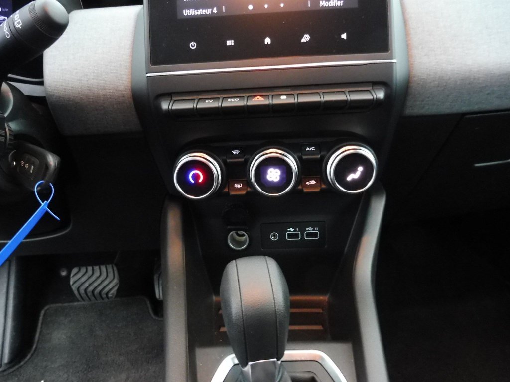 RENAULT Clio 1.6 E-TECH 145CH FULL HYBRID EVOLUTION – 25