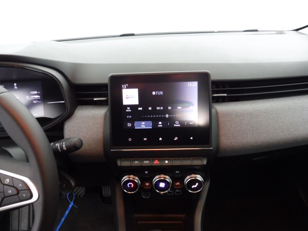 RENAULT Clio 1.6 E-TECH 145CH FULL HYBRID EVOLUTION – 25